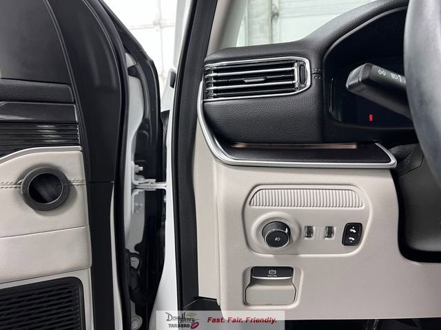 2024 Jeep Wagoneer Base