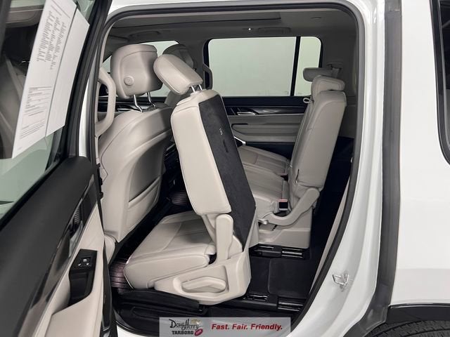 2024 Jeep Wagoneer Base