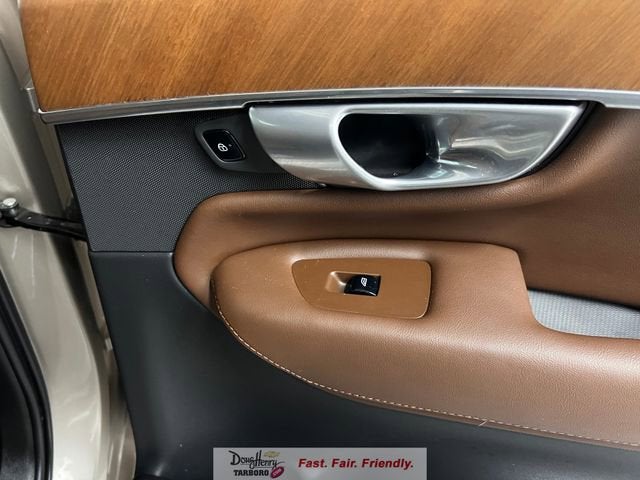 2024 Volvo XC90 Plus Bright Theme