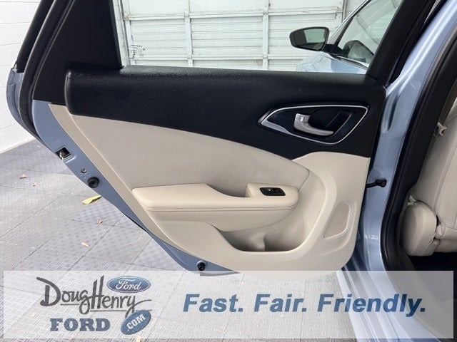 2015 Chrysler 200 Limited