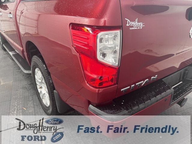 2017 Nissan Titan SV