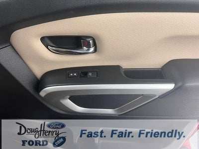 2017 Nissan Titan SV