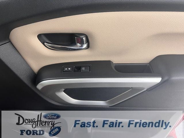 2017 Nissan Titan SV