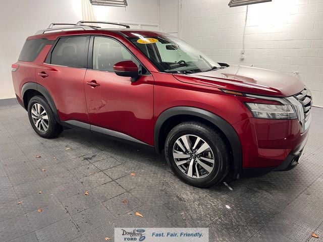 2023 Nissan Pathfinder SL