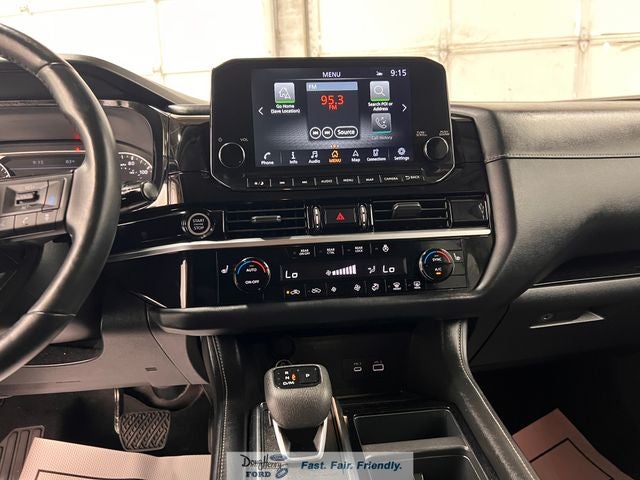 2023 Nissan Pathfinder SL